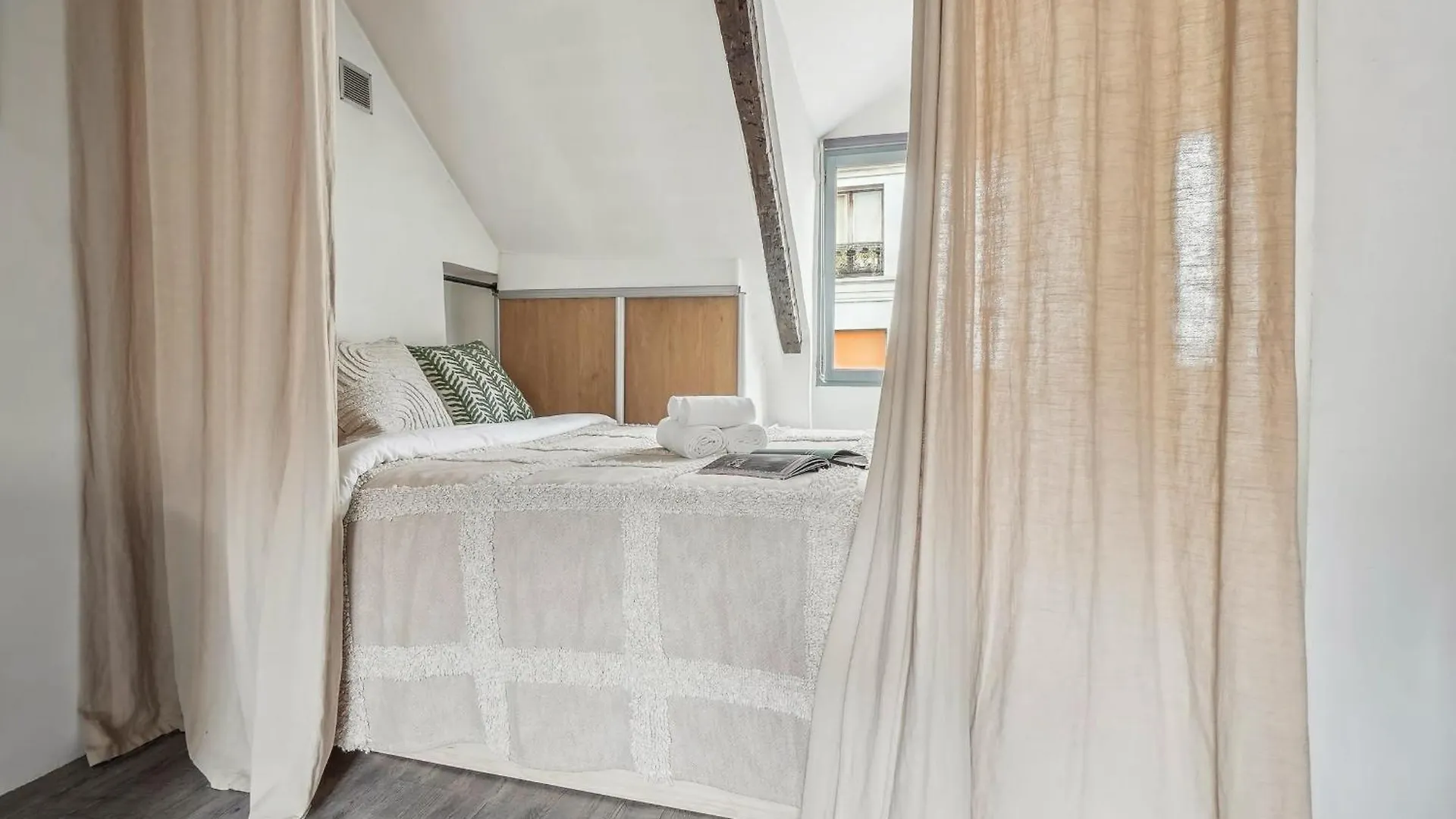 Place Des Vosges & Le Marais - Cityapartmentstay Paris Frankreich
