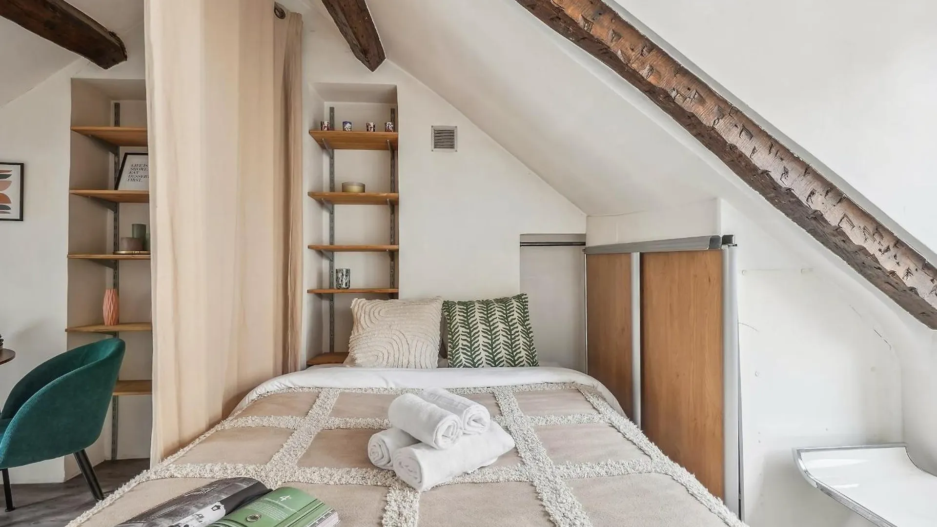 Apartment Place Des Vosges & Le Marais - Cityapartmentstay Paris
