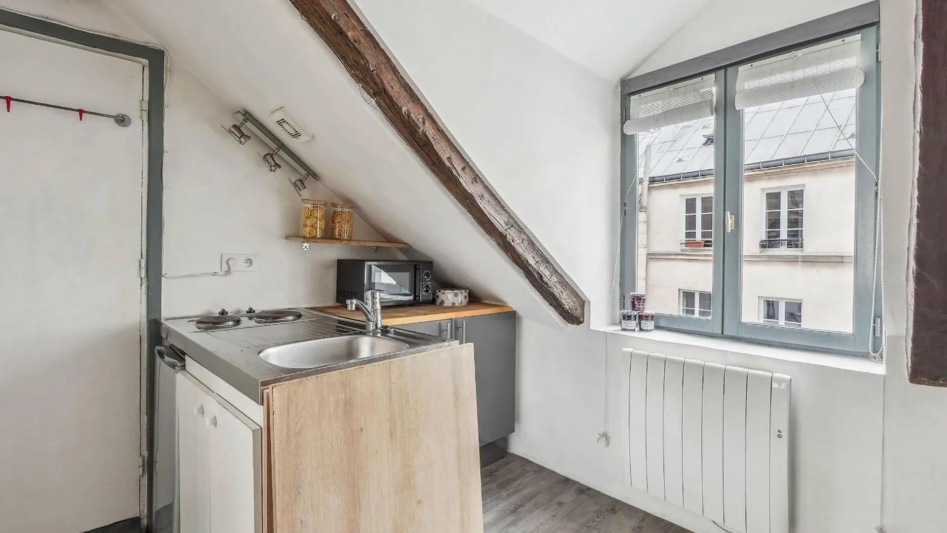 Place Des Vosges & Le Marais - Cityapartmentstay Paris Apartment