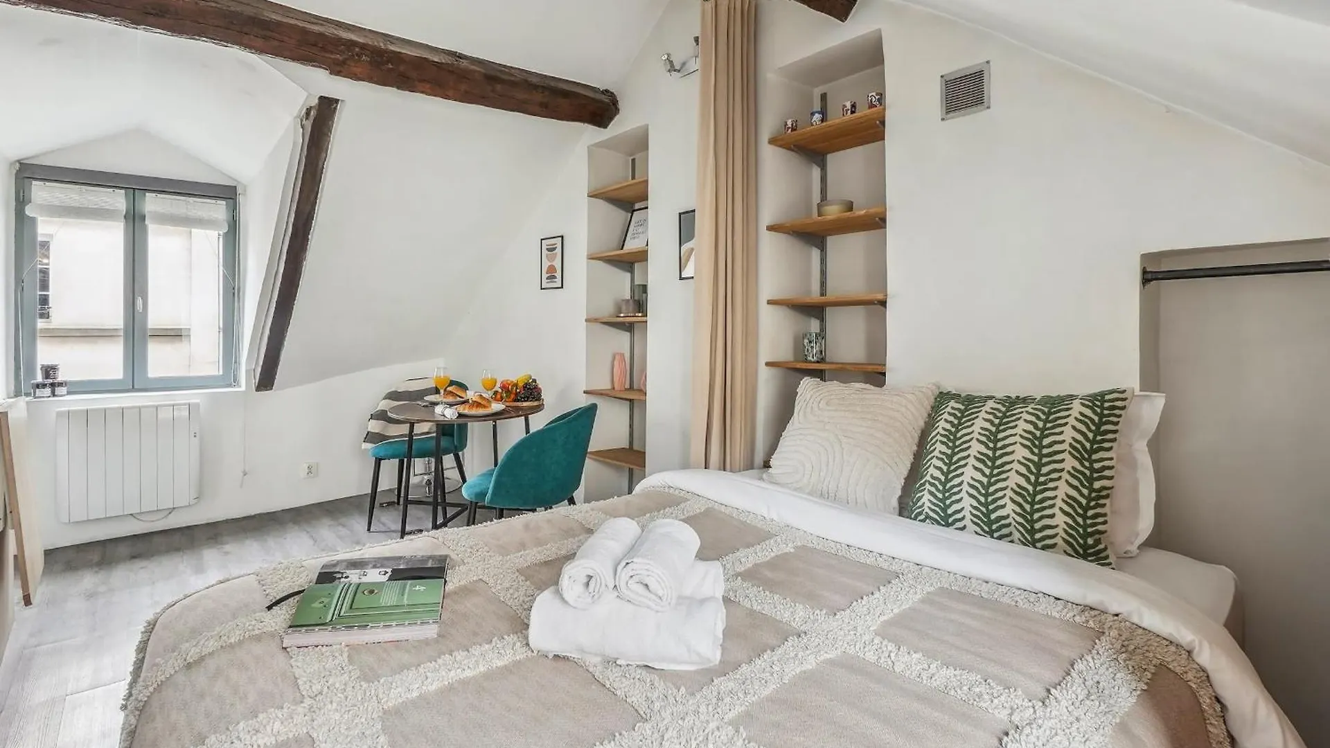 Place Des Vosges & Le Marais - Cityapartmentstay Paris